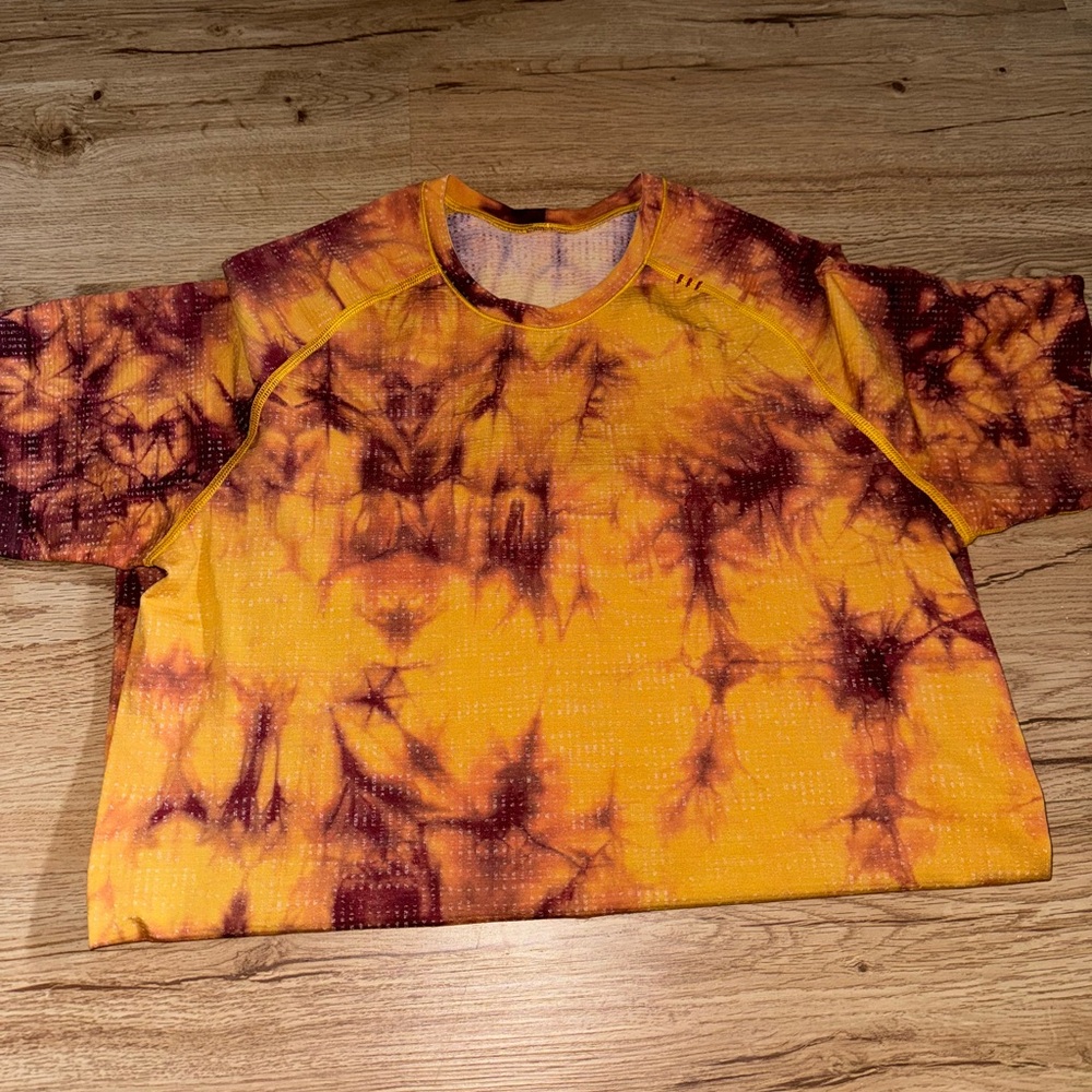 Men’s Lululemon shirt